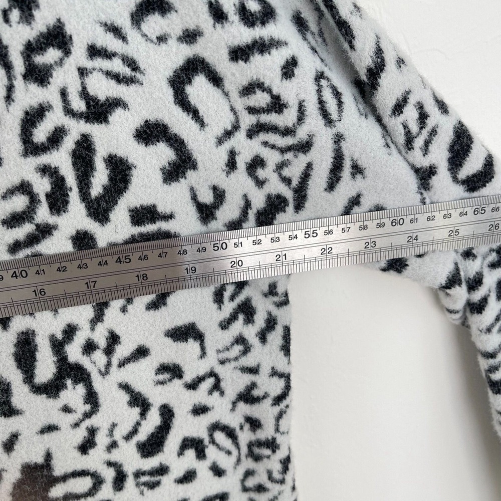 Chico's Leopard Print Long Cardigan 1/M Gray Pockets Cozy Boho Neutral Layering - Picture 13 of 15